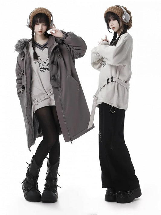 袖に星のアップリケが付いたフェイクファーカラーのグレーコート