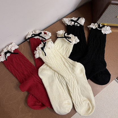 Rote süße Wadensocken mit Spitzenbesatz und Schleife