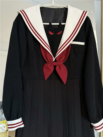 Schwarzer kleiner Teufel, Matrosenkragen, Faltenrock, JK-Uniformkleid