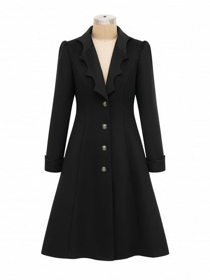 黒のカーブしたコウモリの羽根の形の襟のゴシックロリータコート