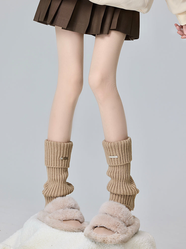 4色のカラーバリエーションのニットレッグウォーマー