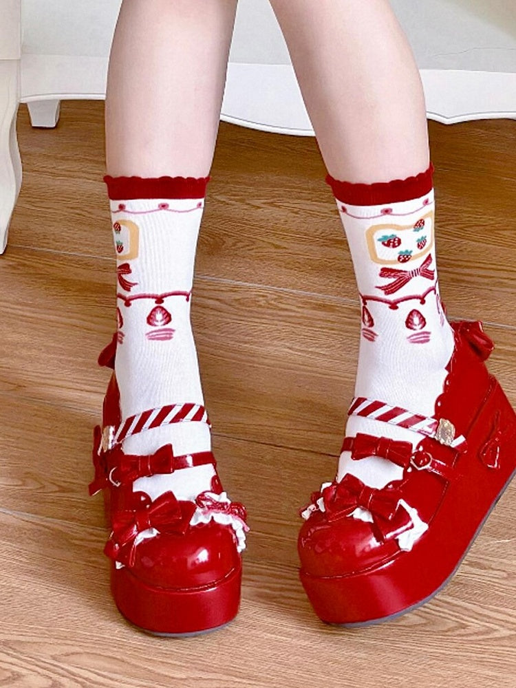 Lolita-Erdbeersocken mit roter Schleife und Kalbsleder-Print