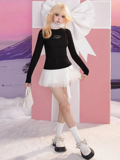 Schwarzes, eng anliegendes Langarm-Top mit Rundhalsausschnitt und Herz-Print