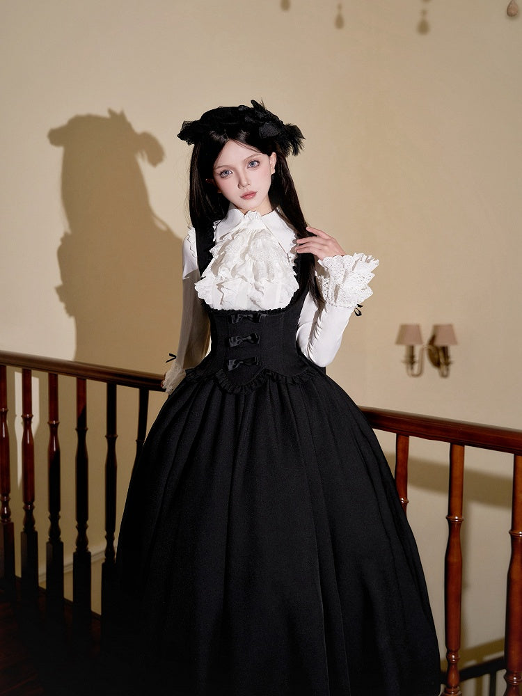 Elegantes Bustier-Pulloverkleid mit schwarzem Rand und Rüschen unter dem Rockbesatz, klassische Lolita-Scalloped
