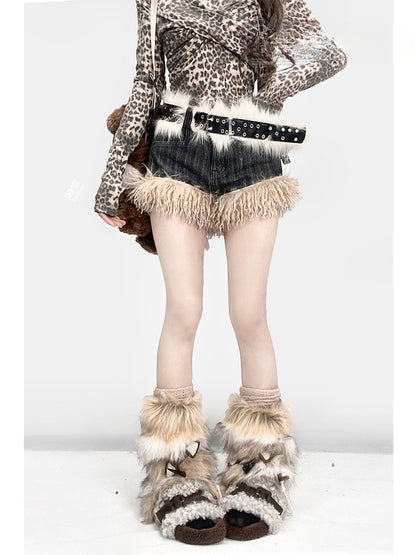 Gyaru – Glamouröse Shorts mit weitem Bein und zotteligem Besatz in Schwarz