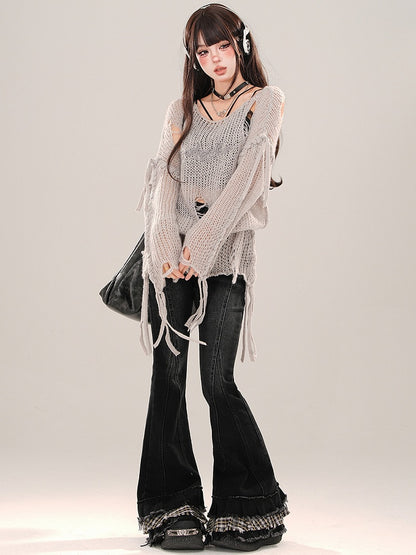 Grau/weißes, halbtransparentes Stricktop mit asymmetrischem Ausschnitt und Löchern im Used-Look