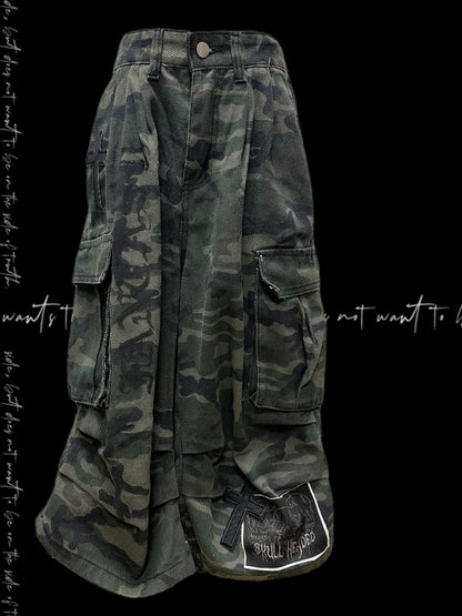 Camourflage Cross and Skeleton Appliques Cargo Shorts Pockets