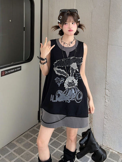 ほろ苦いグレーのトップス、ブラックのアップリケタンクトップ、フェイクレターのウサギ柄のツーピース