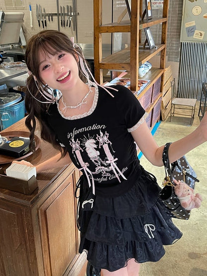 ブラック スクエアネック キャンドルスティックプリント ドローストリングヘム レーストリム Tシャツ