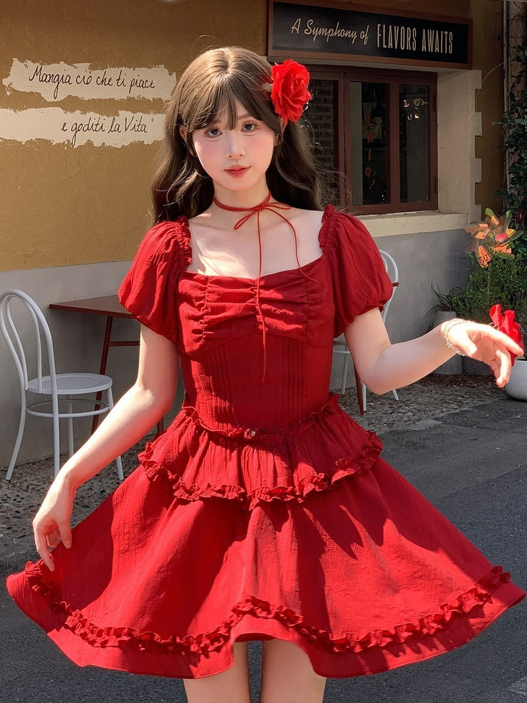 Plissierte Taille, Saumdetails, Vintage-Kleid, rot, quadratischer Ausschnitt, Puffärmel, Rüschen