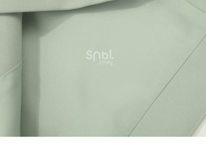 Blazer mit Blumenstickerei und grünen herzförmigen Knöpfen