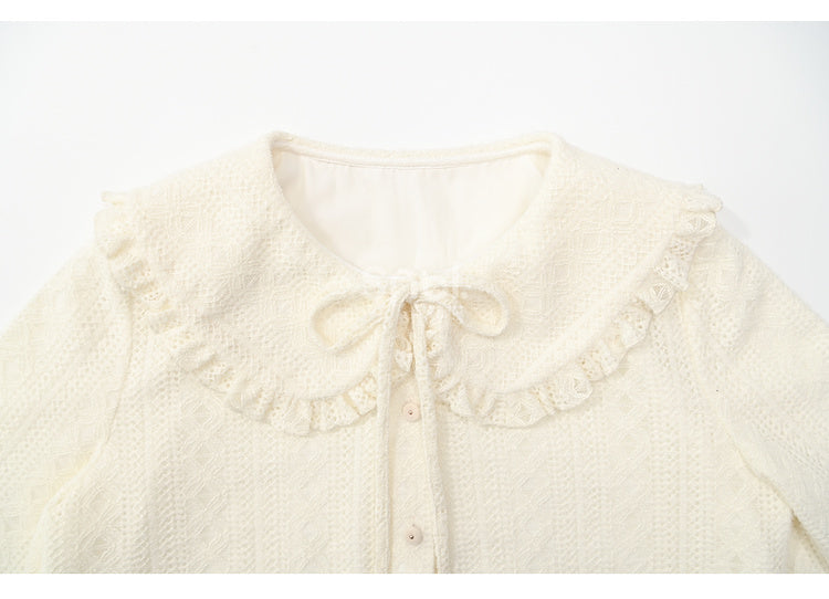 アプリコットのピーターパンカラー、バルーンスリーブ、レースブラウス