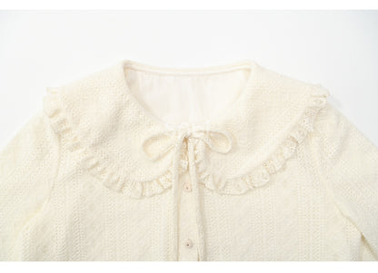 アプリコットのピーターパンカラー、バルーンスリーブ、レースブラウス