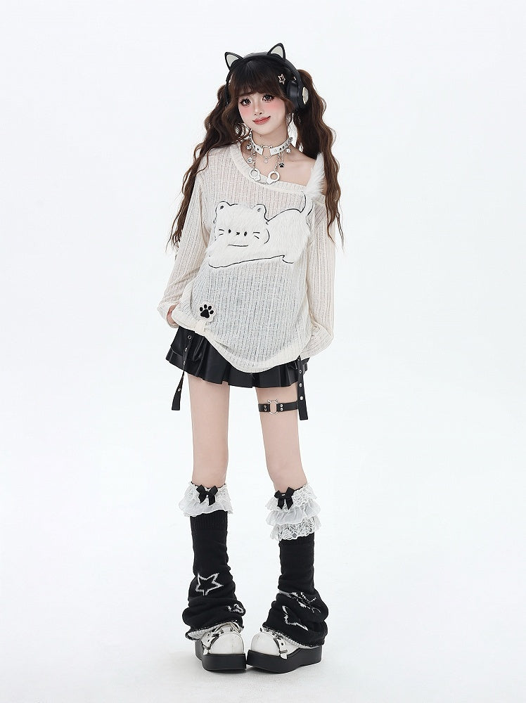 Beiges, halbtransparentes Top mit asymmetrischem Ausschnitt und Katzen-Applikation