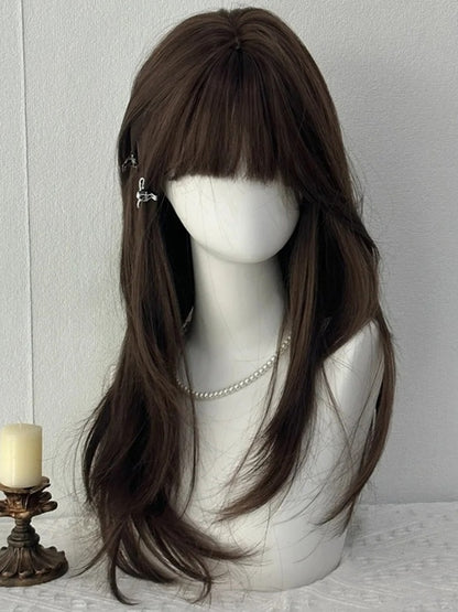 Braune, glatte Kunsthaarperücke in Unterbrustlänge mit Pony