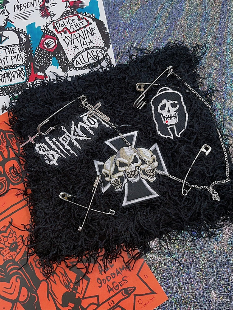 Punk-Strickmütze mit Skelett-Stickerei