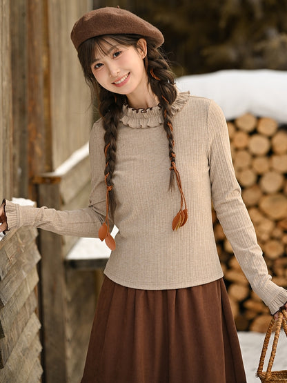 Hellbraunes Langarm-Top mit Rüschenausschnitt