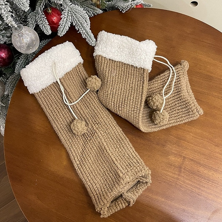 カーキ＆ブラウンのポンポン付きスウィートレッグウォーマー