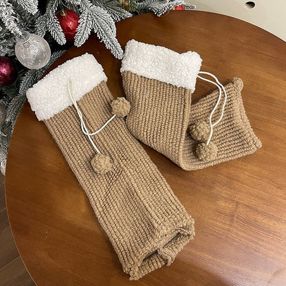 カーキ＆ブラウンのポンポン付きスウィートレッグウォーマー