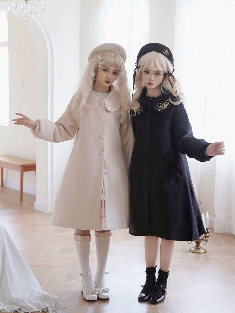 ブラックの繊細な花柄ラウンドフラットカラーウールコート