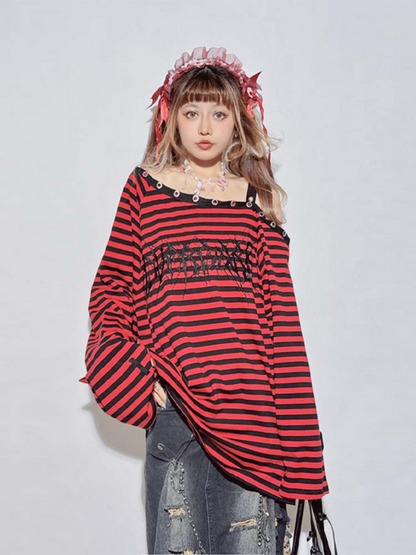 Schwarz-weiß gestreiftes Top mit asymmetrischem Ausschnitt