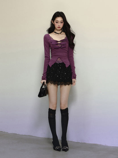 Lilafarbenes Top mit V-Ausschnitt, Strickdetails, kontrastierende Spitzenaufnäher, glamouröse Schleifen