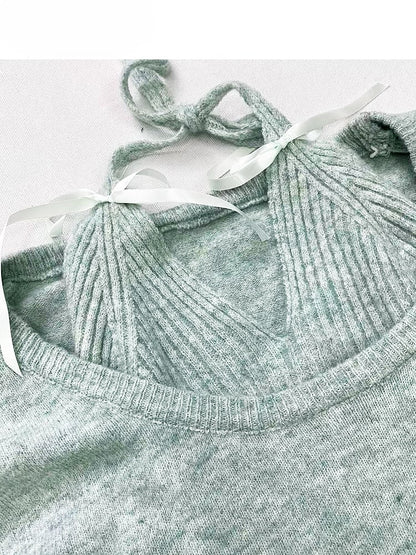 ミントグリーンのホルターネックフェイクツーピースニットセーター