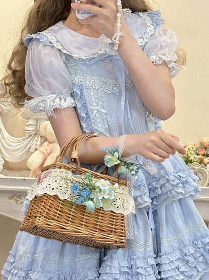 ブルーのパフスリーブ、ピーターパンカラーのブラウス