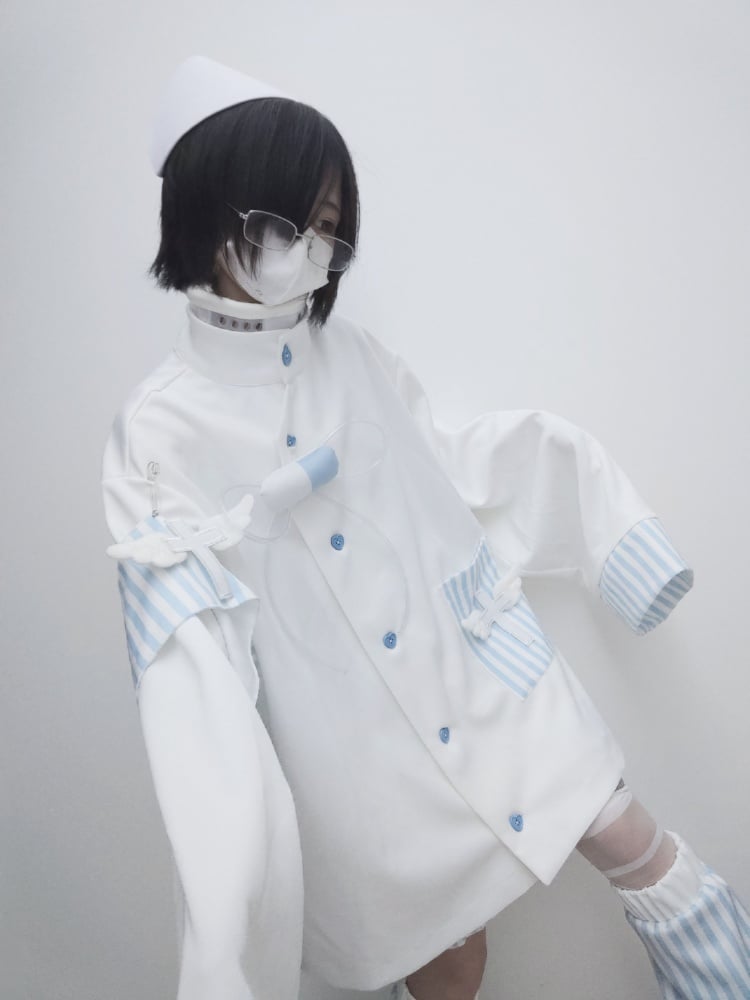 Tenshi Kaiwai Weiße &amp; Blaue Kapselförmige Yami Kawaii Brosche