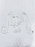 Plüschmütze mit Hasenohren, Pompon-Trägern zum Selbstbinden und Nadeldetails, Weiß