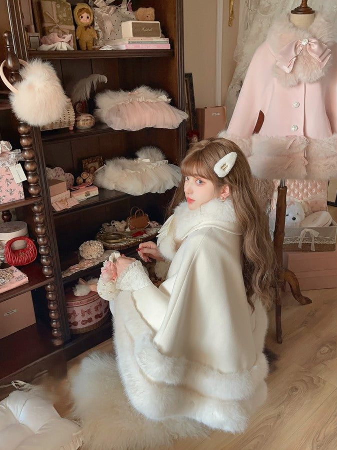 Umhang aus Kunstfleece, weiß, mit pelzbesetzten Schleifenakzenten, cremefarben