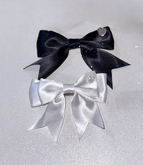 2-Color Bow Hairclip with Heart Decoration - IVONA boutique