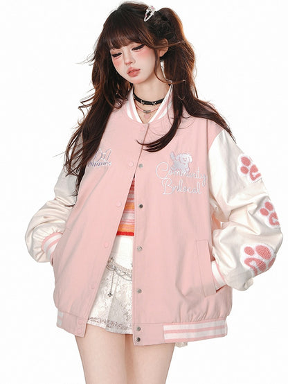 背中にブルー/ピンクのかわいい子犬のアップリケが付いたベースボールジャケット