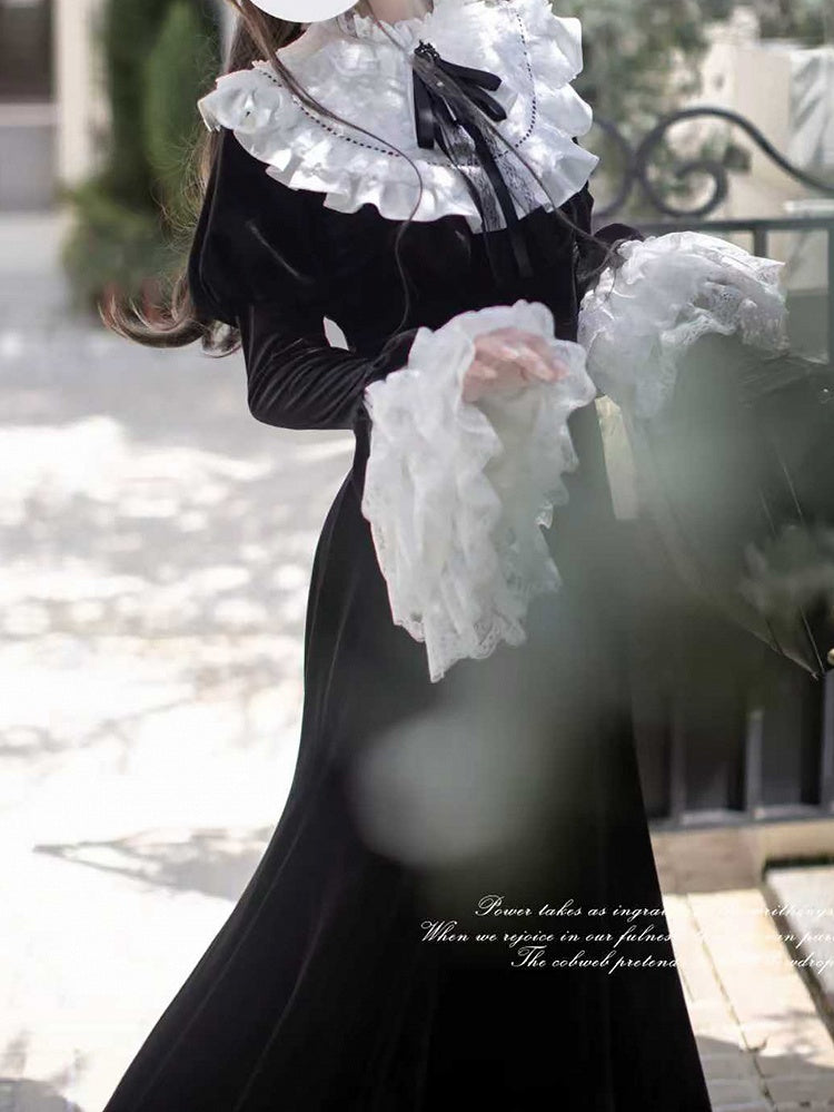 Bell with Gothic Sleeves Mermaid Velvet Black Dress Layered Elegant Lace