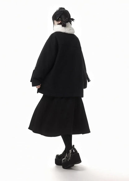 フェイクファーカラーのパンダ柄ブラックコート