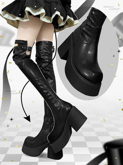 Mattschwarze Gothic Overknee-Stiefel in Herzform mit Cut-Out-Detail