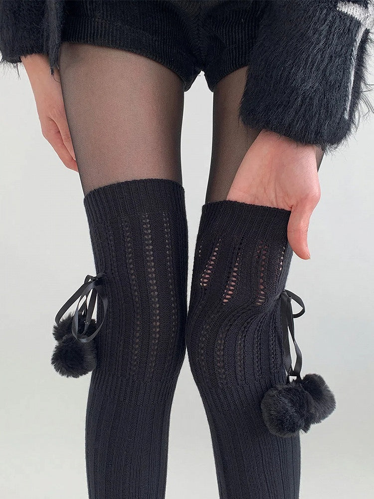 Bas côtelés à pompons et lacets jusqu'à la cuisse