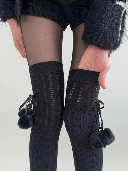 Bas côtelés à pompons et lacets jusqu'à la cuisse