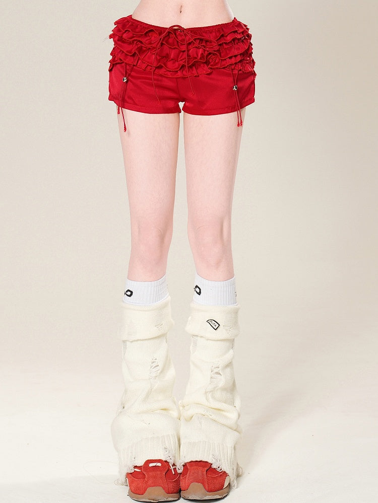 Glamorous – Shorts mit Rüschenbesatz, Schwarz/Rot, Bittersüß