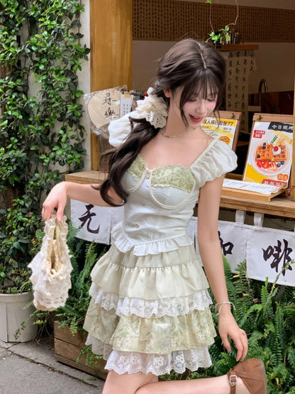 アプリコットのスウィートハートネックラインのパフスリーブのスイートトップス