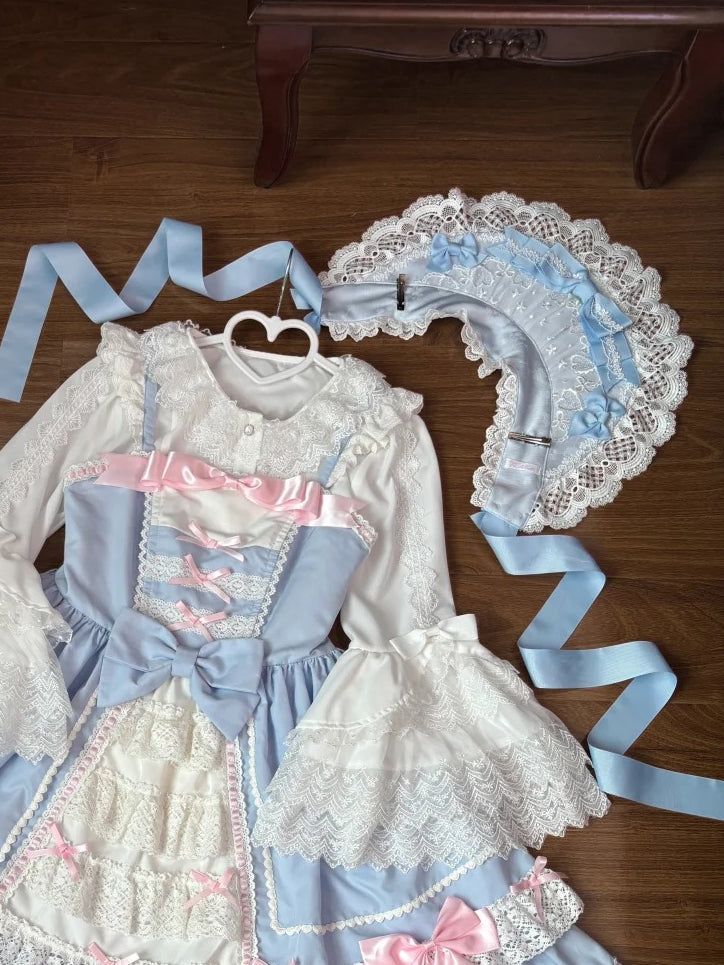 Süße Lolita-Haube mit blauem Spitzenbesatz