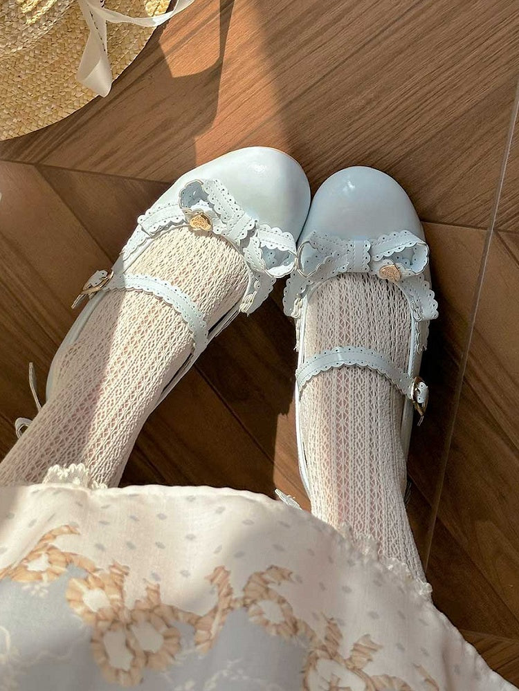 Janes Schleife verziert Mary Blue Top Herz bei