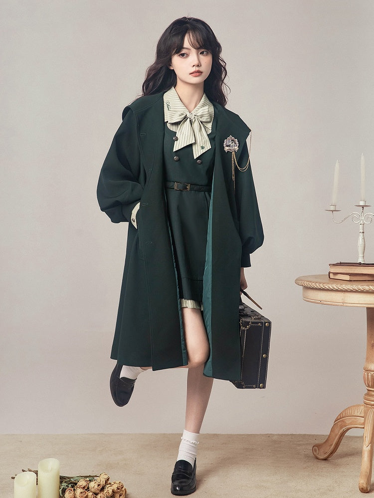 Grüner adretter Mantel mit Ballonärmeln und Kapuze