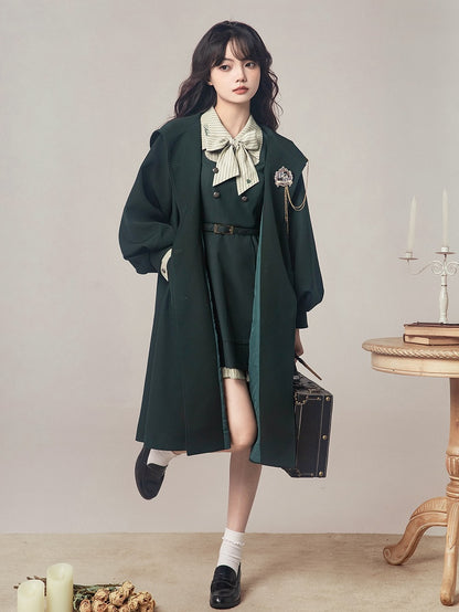 Grüner adretter Mantel mit Ballonärmeln und Kapuze