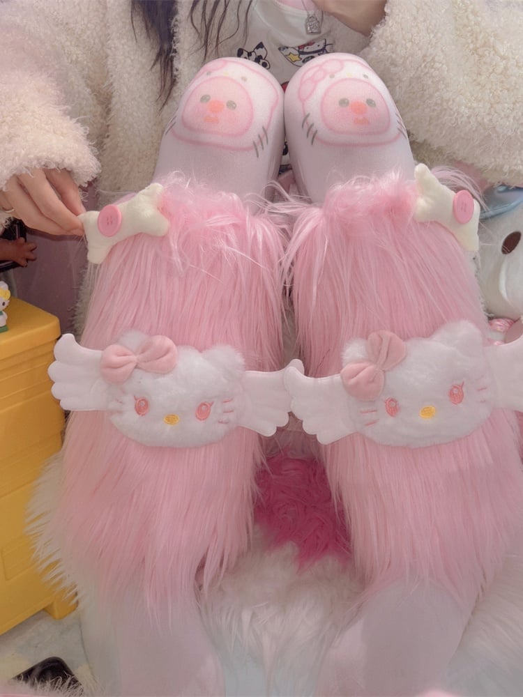 ピンクの子猫と骨のぬいぐるみで飾られた暖かいシャギーレッグウォーマー