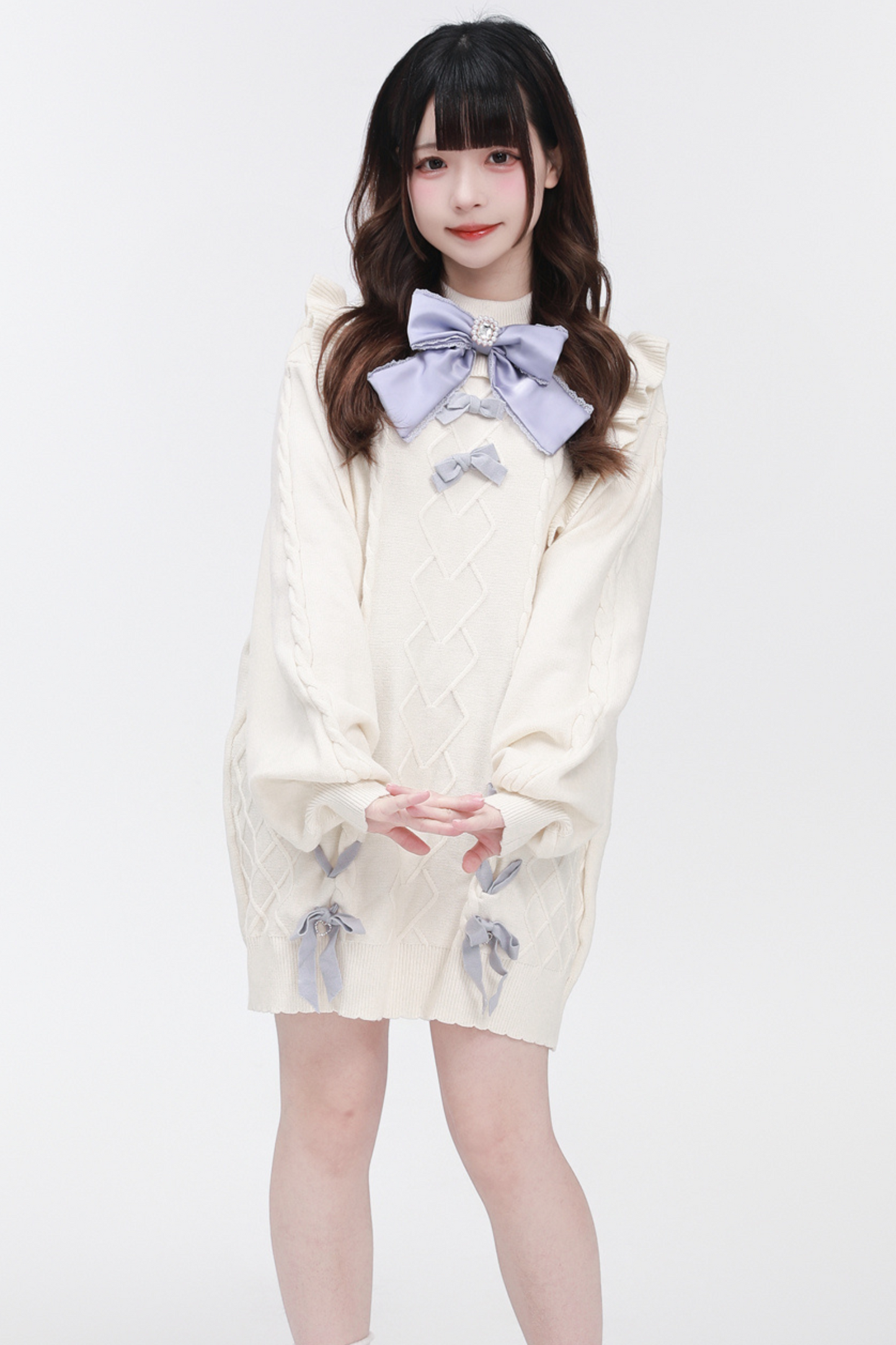 Pullover mit fliegendem Halsausschnitt und hohen Ärmeln