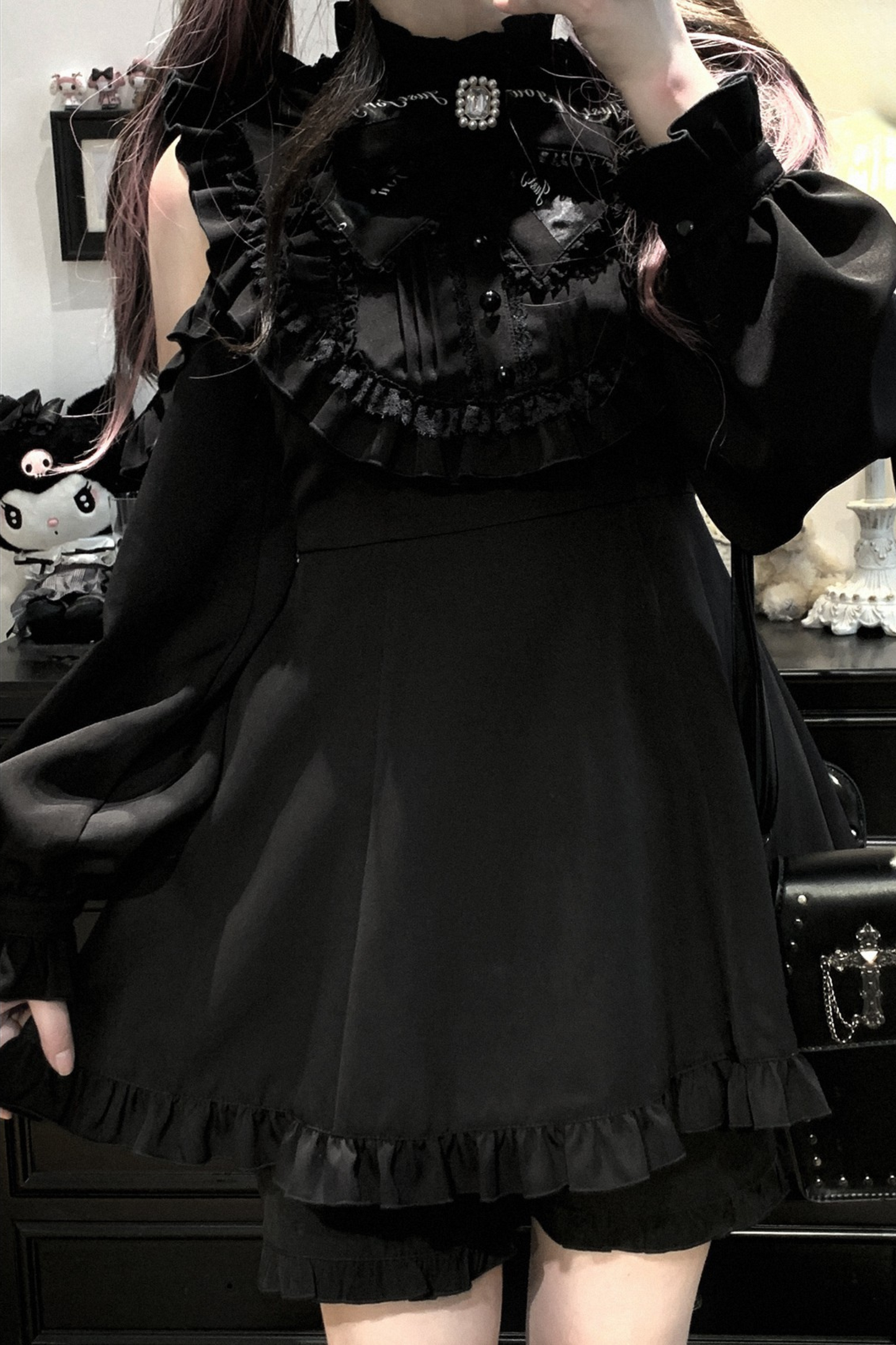 Ruffle + Princess Ribbon Top Off-Shoulder Shorts