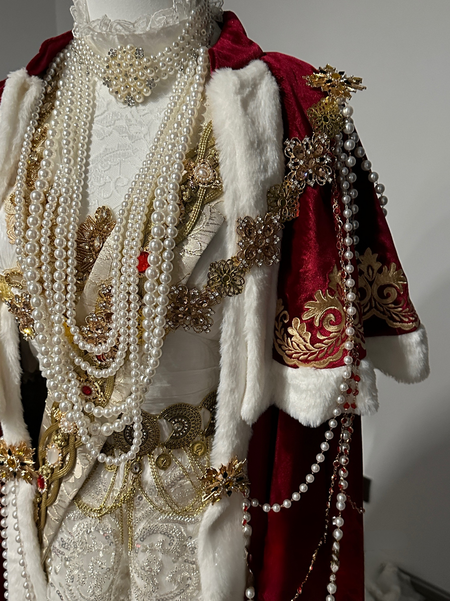 Queen Cape Dress Gorgeous Regular Version Pre-order product +