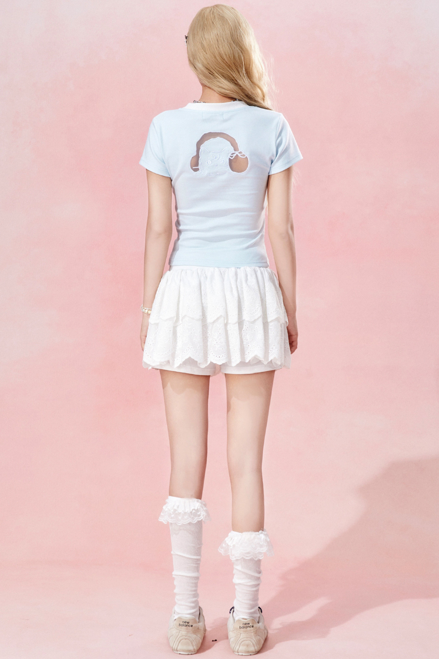 タイトショートのヘッドフォンデザイントップ