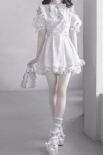 Süßes Kleid mit Rüschen, süße Reservierungen